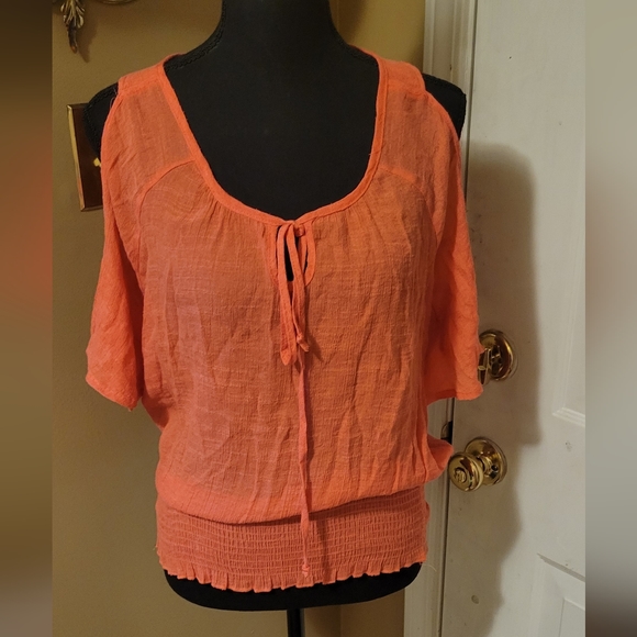 Women's Guess Cold Shoulder Scoop Neck Top - Picture 2 of 7